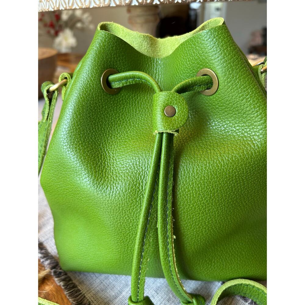 Portland Leather Green Mantis UNICORN COLOR Crossbody Bucket Bag VERY RARE - Picture 3 of 7